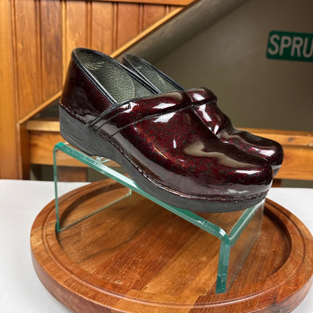 Dansko XP 2.0 Women Red Black Patent Leather Clogs Professional Shoes 39